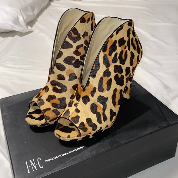 Leopard Print Heels - Picture 1 of 6